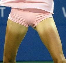 明星穿紧身裤尴尬瞬间,尴尬瞬间引网友热议