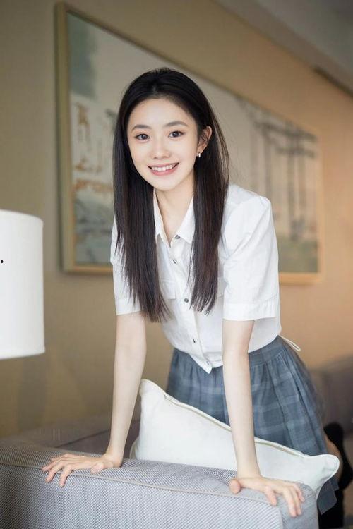 夏妍家庭背景,出身名门，砥砺前行的人生传奇